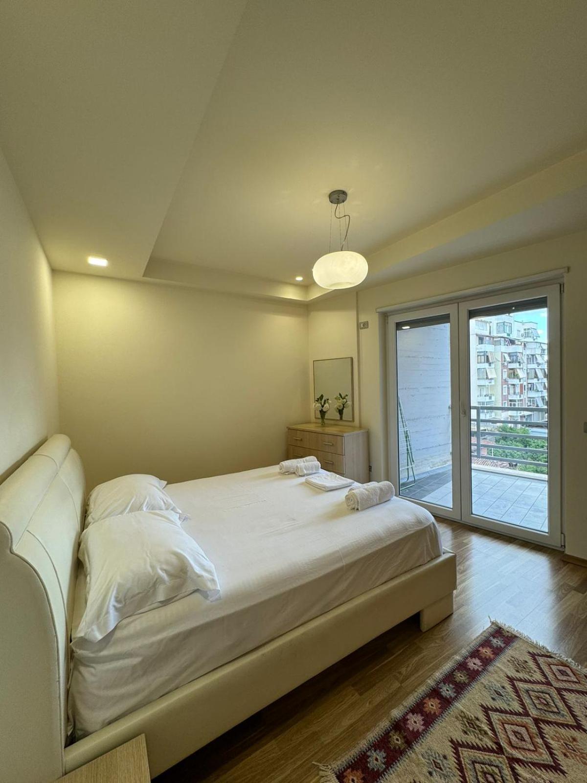 Diem Apartment Near Pazari I Ri Tirana Zewnętrze zdjęcie